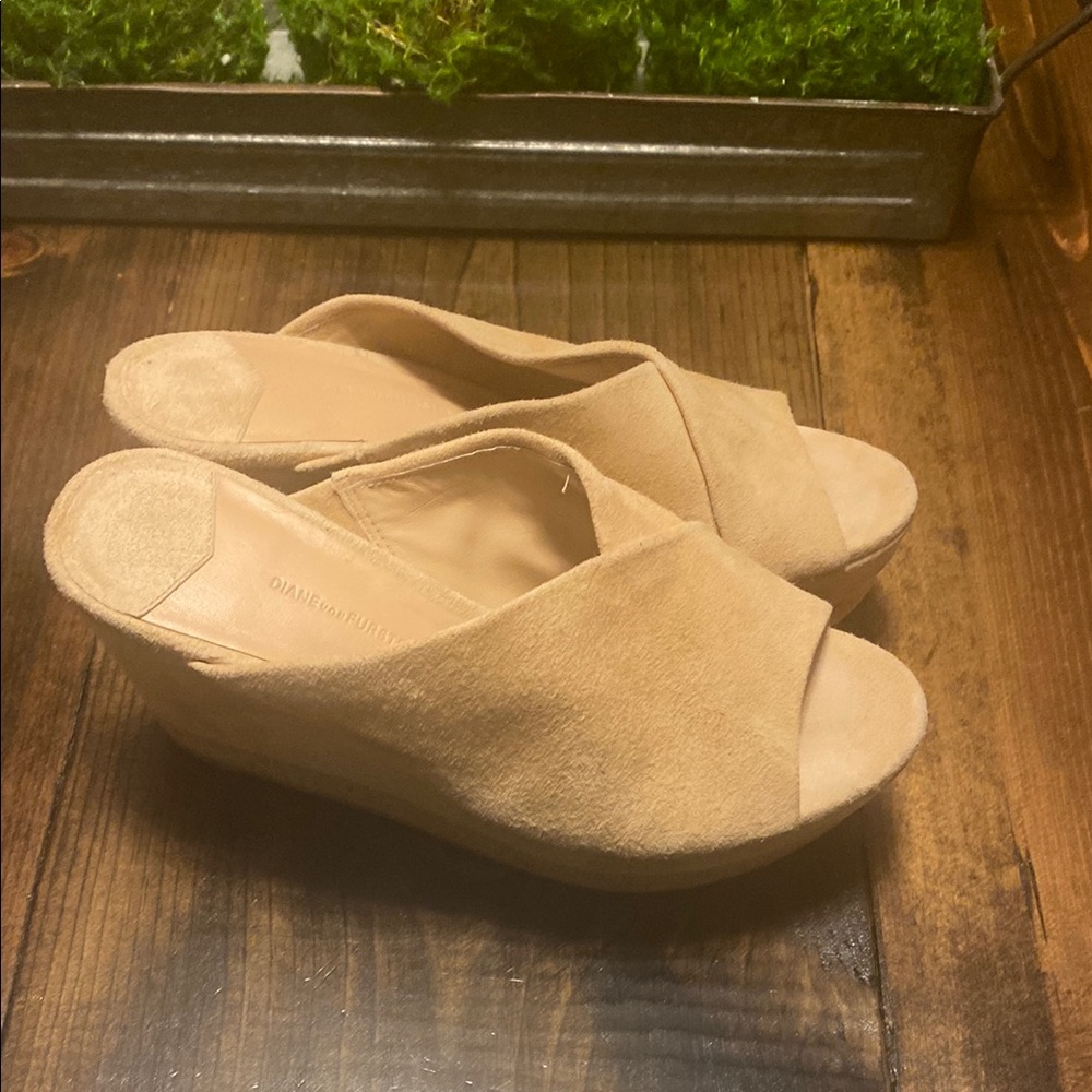 Diane von Furstenberg Tan Wedge Mules size 6